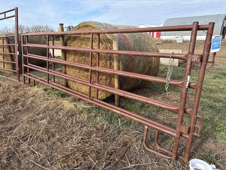 hyqual-portable-livestock-panels-image-2
