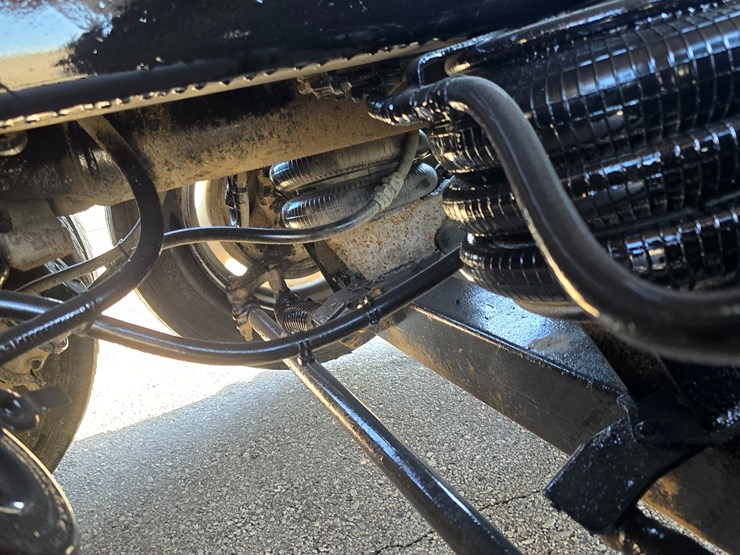 #22366-•-2016-mack-gu713-quad-axle-dump-truck-image-155