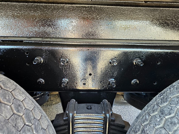 #22366-•-2016-mack-gu713-quad-axle-dump-truck-image-138