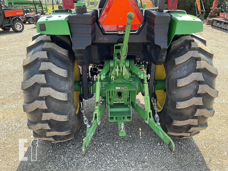 2017-john-deere-4052m-image-5