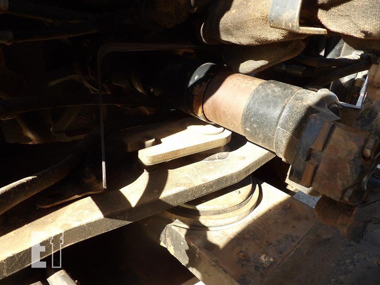 new-holland-t9040-image-10