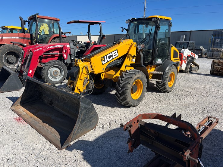 2022-jcb-tm220-image-1