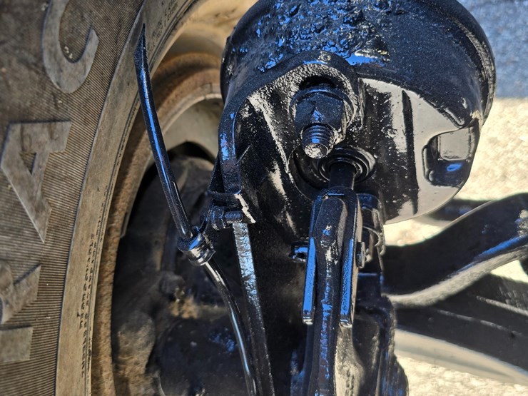 #22366-•-2016-mack-gu713-quad-axle-dump-truck-image-74