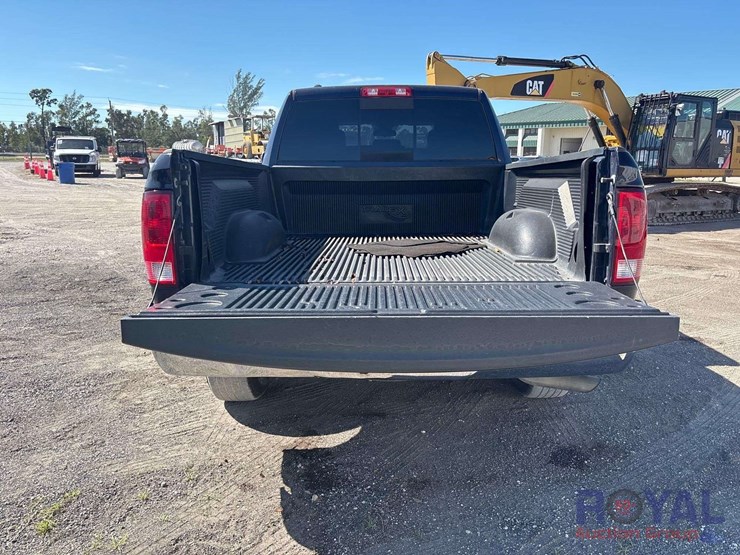 2017-ram-1500-slt-image-18