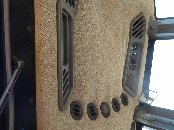 new-holland-9282-image-30