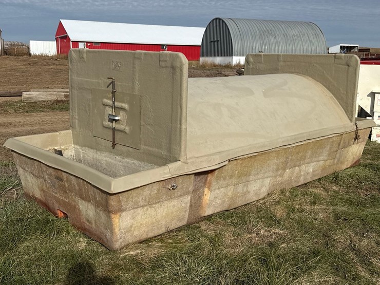 insulated-fiberglass-water-tank-image-2