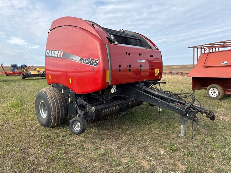 2015-case-ih-rb565-premium-image-2