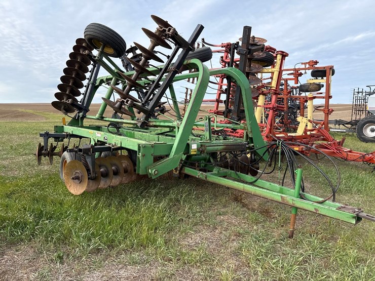 john-deere-235-image-2