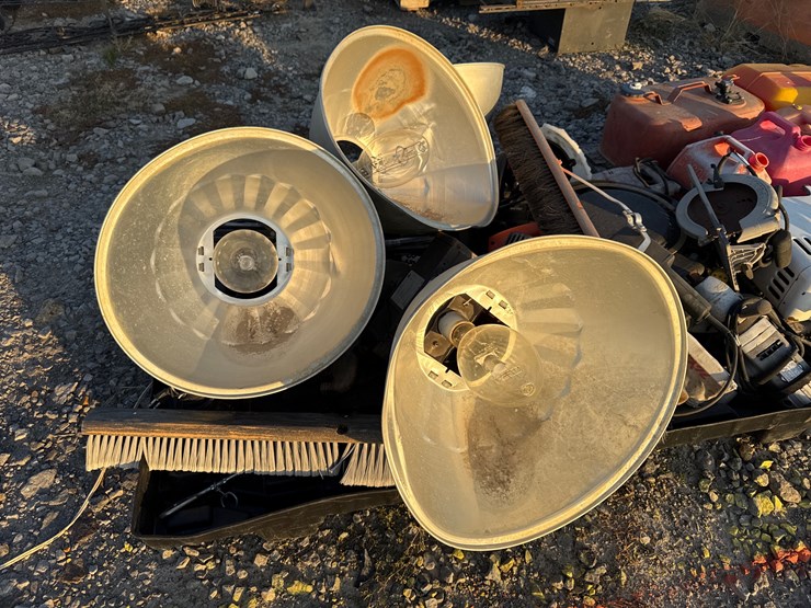 #24816-•-lot-of-power-tools,gas-jugs-&-miscellaneous-image-5