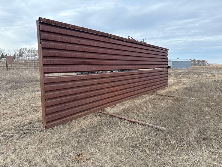 freestanding-windbreak-panels-image-4