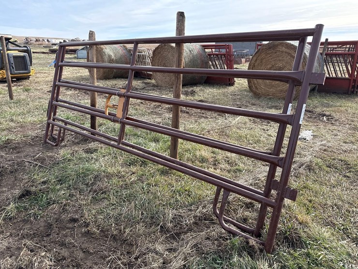 hyqual-portable-livestock-panels-image-2