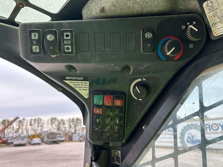 2020-deere-325g-image-12