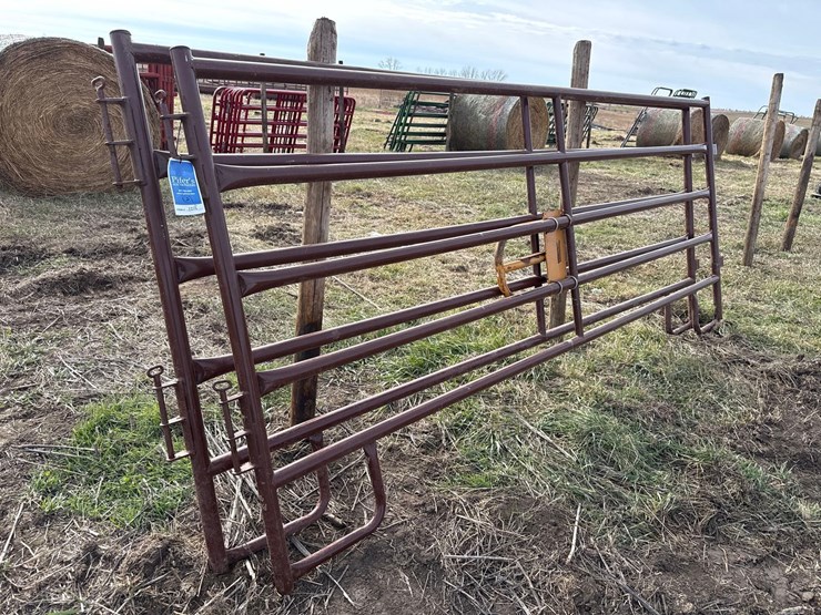 hyqual-portable-livestock-panels-image-1