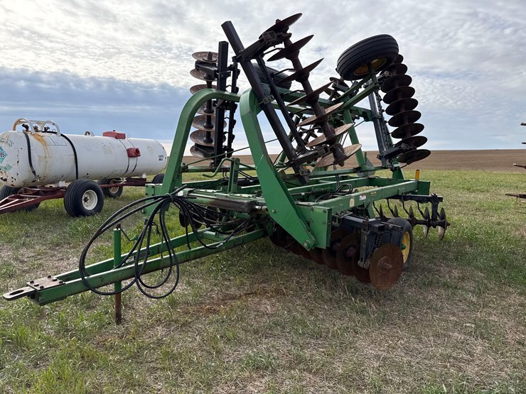 john-deere-235-image-1