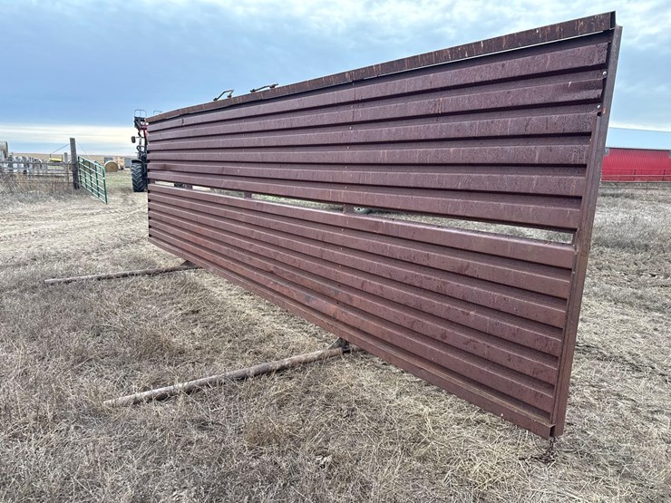 freestanding-windbreak-panels-image-3