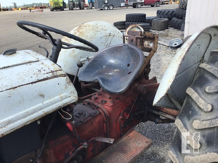 1952-ford-8n-image-10