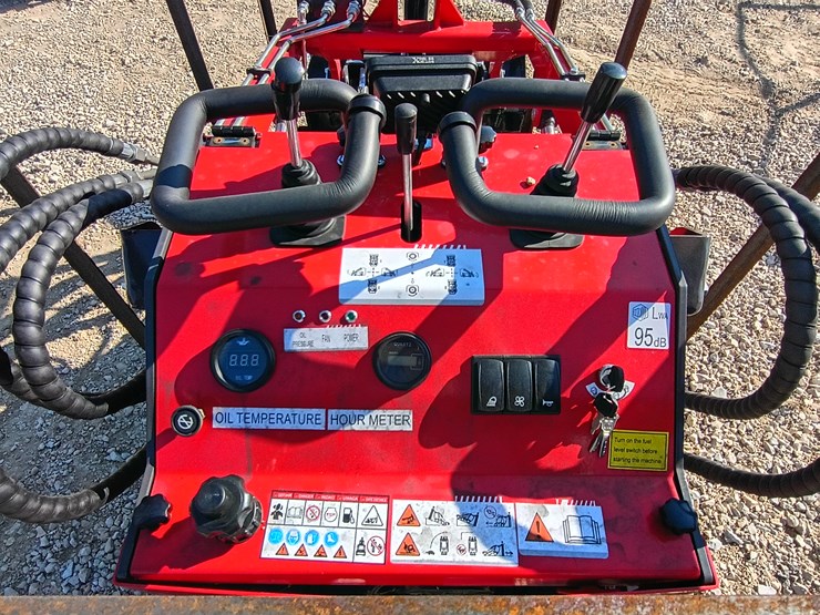 #l59-022-•-agt-ysrt14-mini-skid-steer-image-15