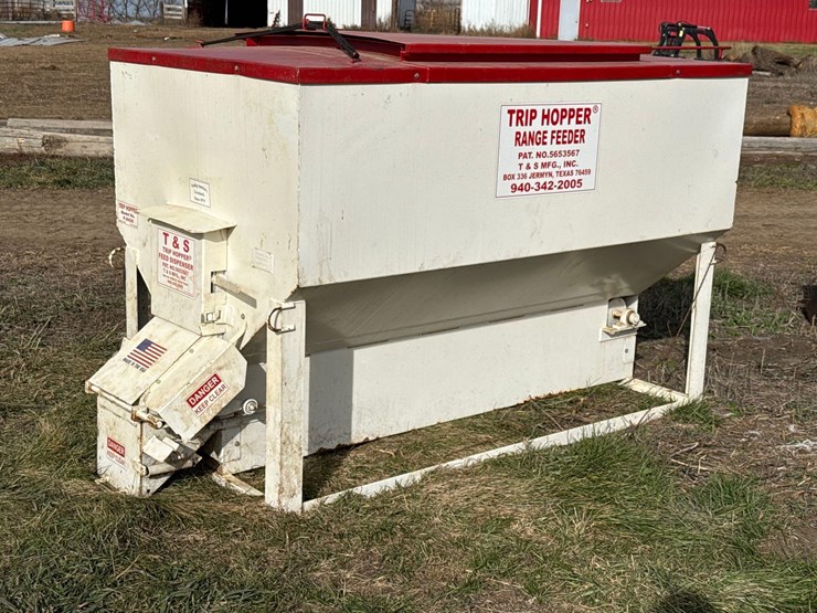 t-&-s-trip-hopper-cake-feeder-image-1