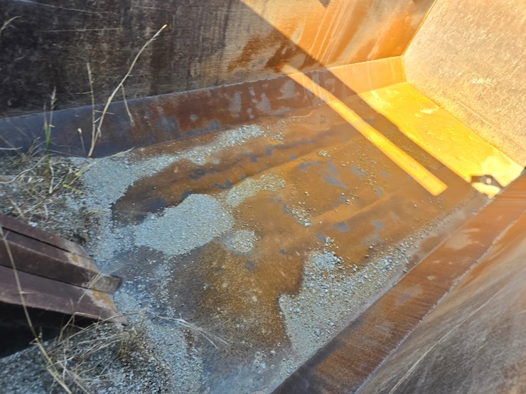 #22366-•-2016-mack-gu713-quad-axle-dump-truck-image-159