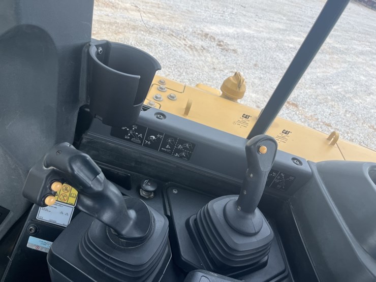 2020-caterpillar-d6-lgp-image-24