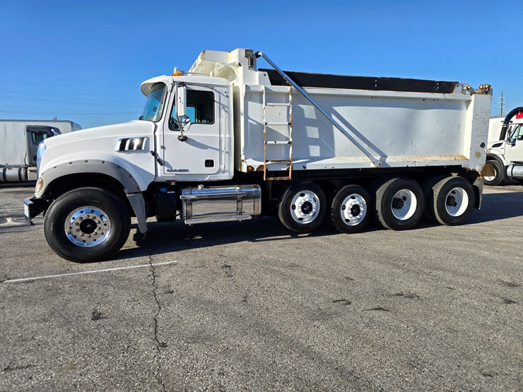#22366-•-2016-mack-gu713-quad-axle-dump-truck-image-7