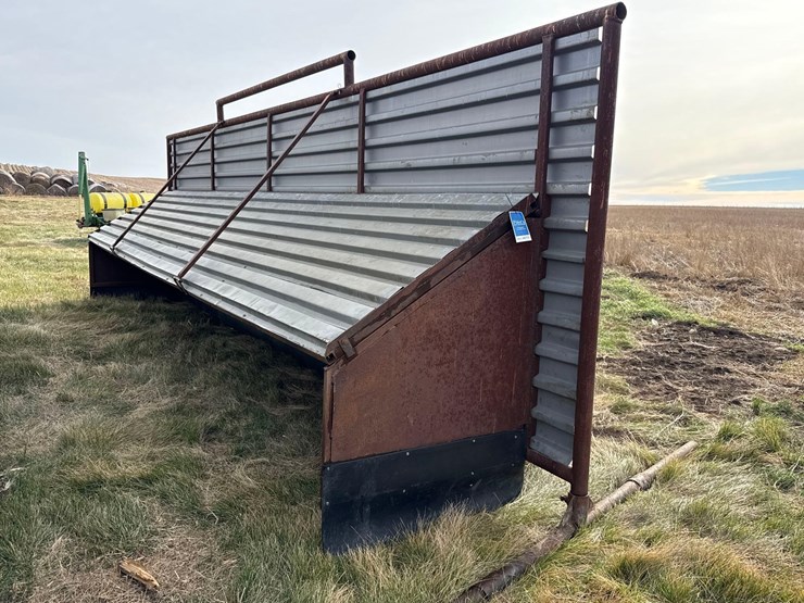 freestanding-windbreak-panel-and-calf-shelter-image-4