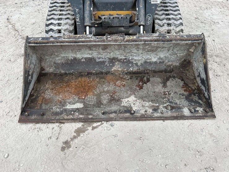 2020-deere-325g-image-17