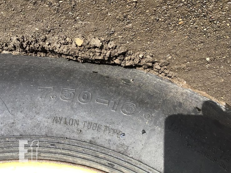 1981-john-deere-2240-image-19