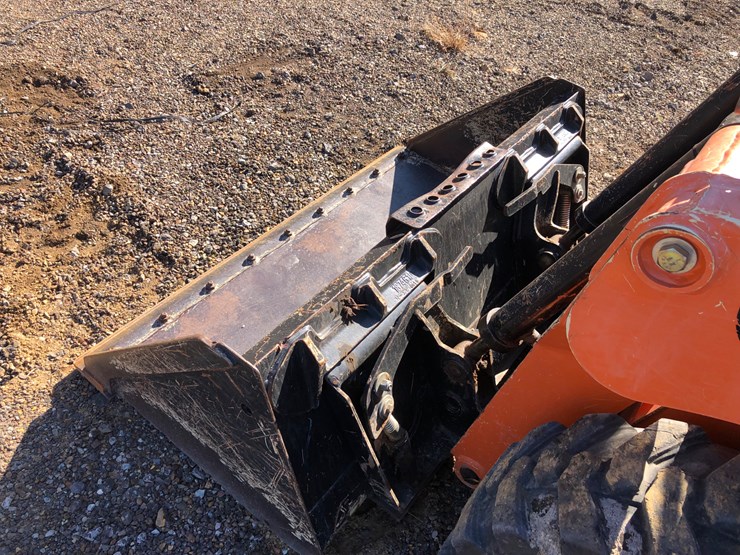 2019-gehl-r105-image-8