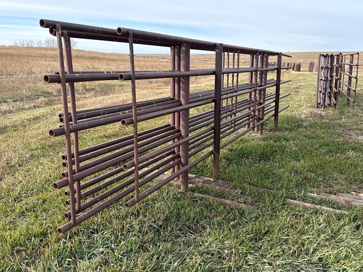 freestanding-continuous-panels-image-1