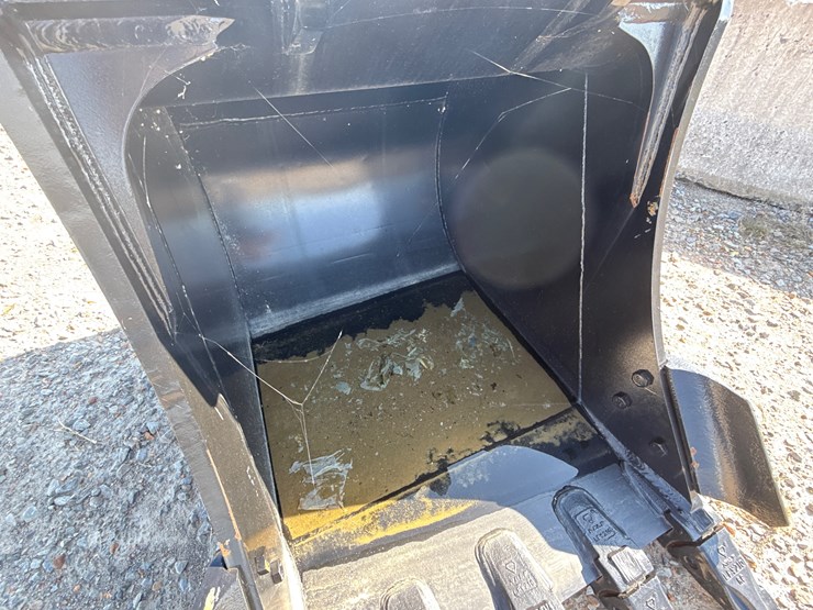 #24631-•-unused-thor-320-42"-excavator-bucket-inv#-24631-image-7