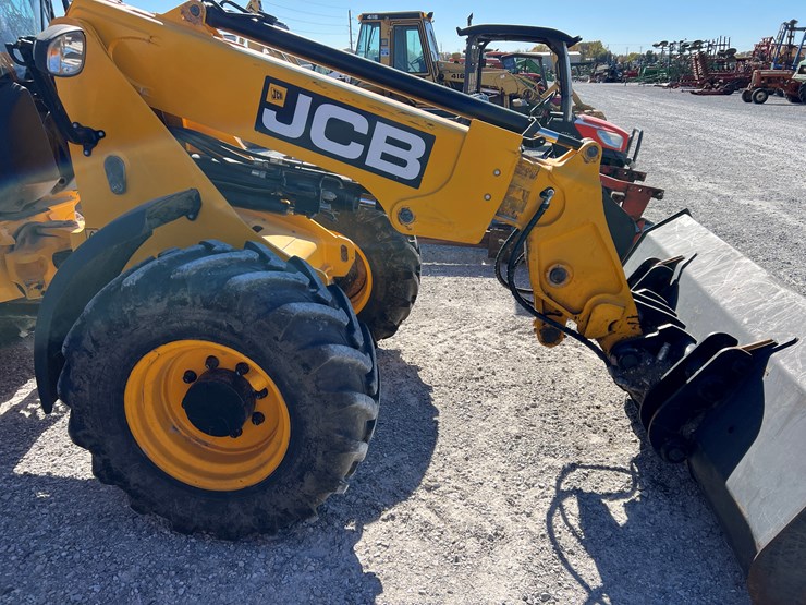 2022-jcb-tm220-image-19