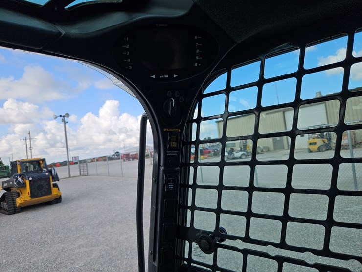 2018-bobcat-t595-image-11