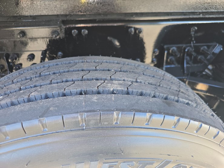 #22366-•-2016-mack-gu713-quad-axle-dump-truck-image-125