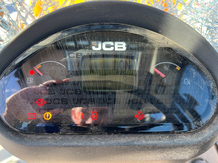 2022-jcb-tm220-image-9