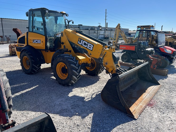 2022-jcb-tm220-image-20