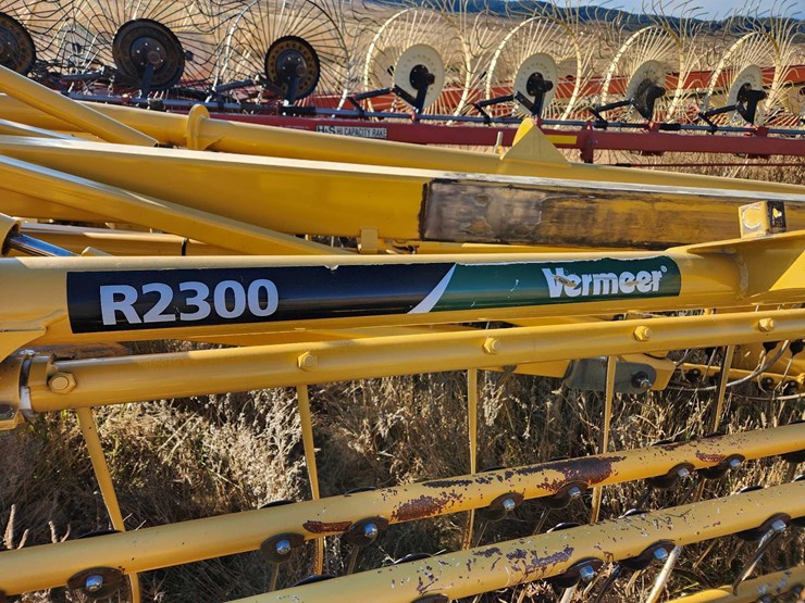 2020-vermeer-r2300-image-15