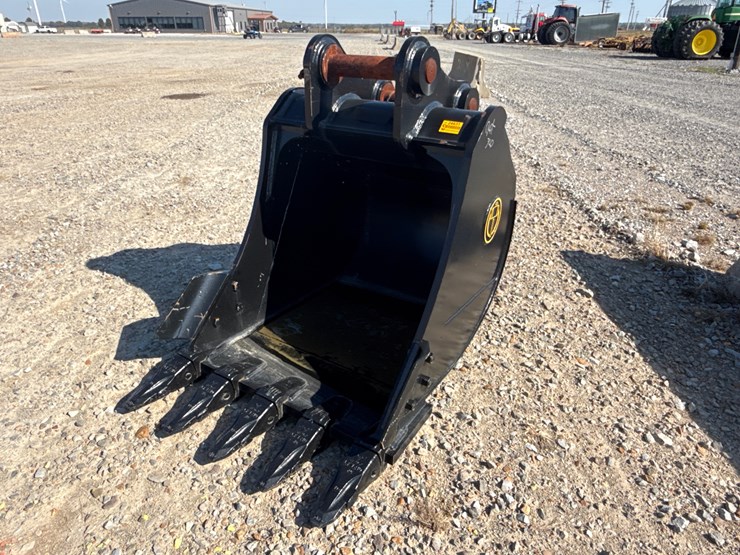 #24631-•-unused-thor-320-42"-excavator-bucket-inv#-24631-image-1