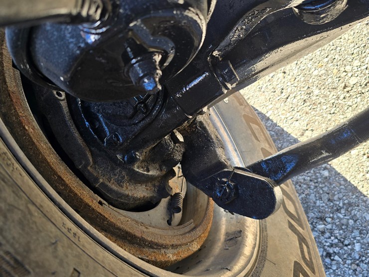 #22366-•-2016-mack-gu713-quad-axle-dump-truck-image-63