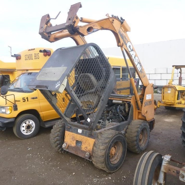 2011 CASE SR200