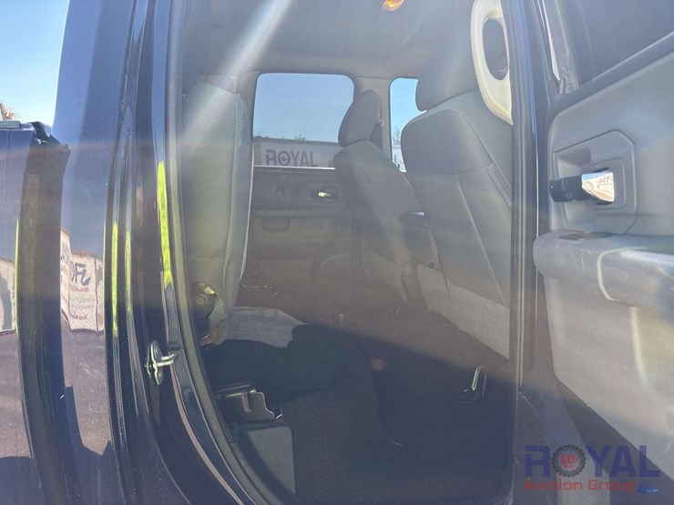 2017-ram-1500-slt-image-20