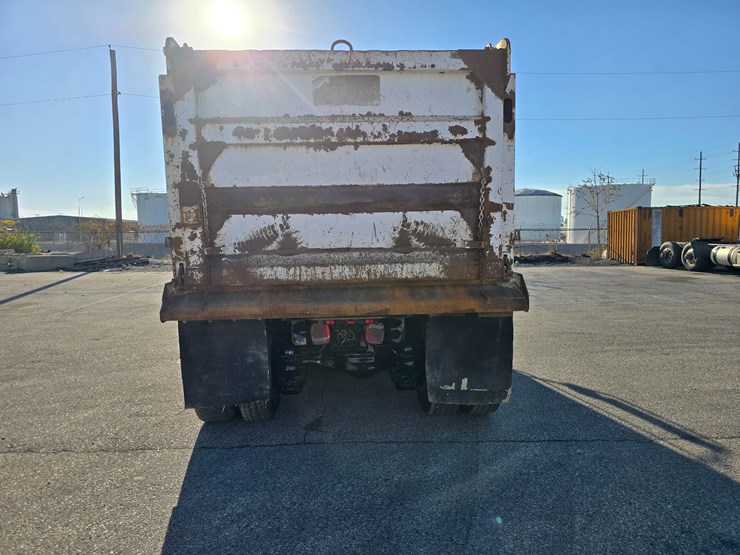 #22366-•-2016-mack-gu713-quad-axle-dump-truck-image-25