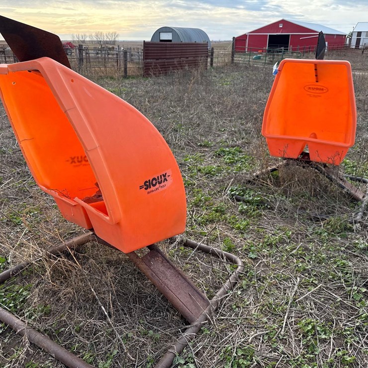 Sioux Standing Mineral Feeders