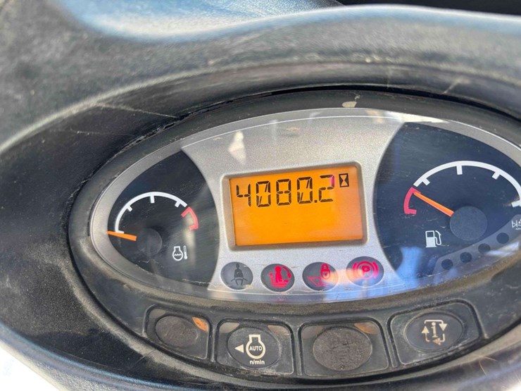 2017-bobcat-s650-image-6