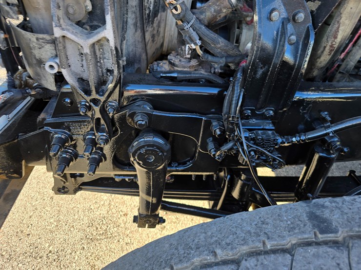 #22366-•-2016-mack-gu713-quad-axle-dump-truck-image-68