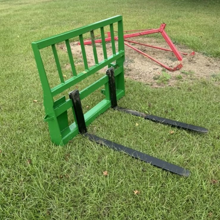 #11662 • New John Deere Styler Pallet Forks