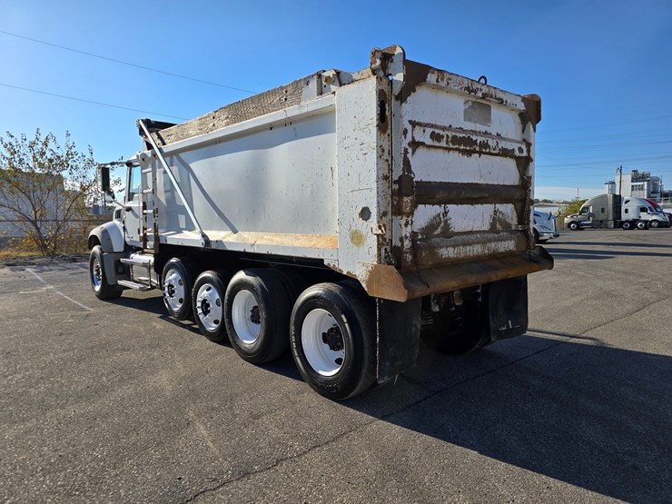 #22366-•-2016-mack-gu713-quad-axle-dump-truck-image-20