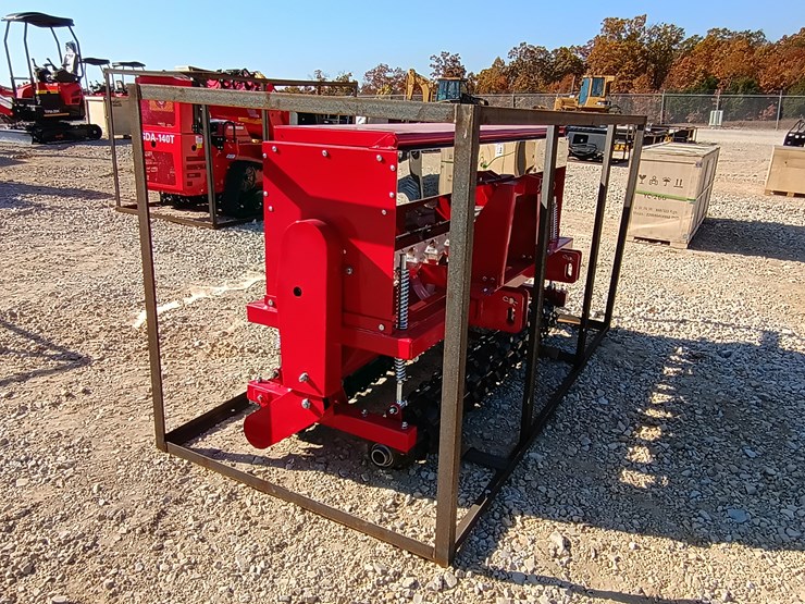 #l59-024-•-agt-seeder-skid-steer-attachment-(3-point)-image-4