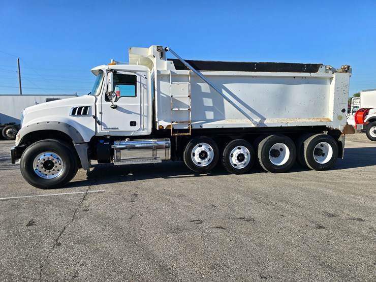 #22366-•-2016-mack-gu713-quad-axle-dump-truck-image-8