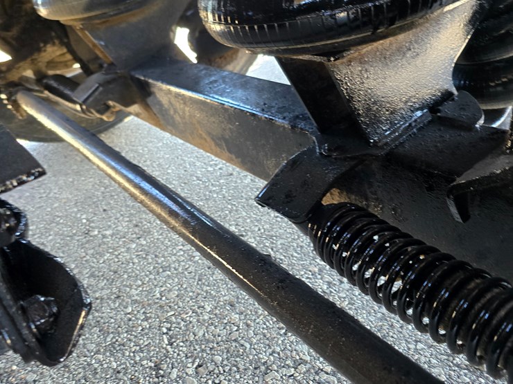 #22366-•-2016-mack-gu713-quad-axle-dump-truck-image-154